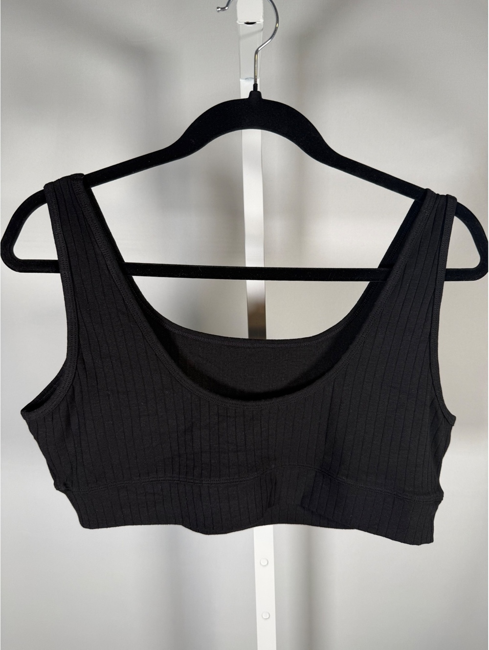 Halara Ribbed Knit U-Neck Cropped Casual Tank Top Black Size XL - Picture 4 of 9